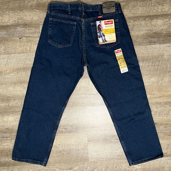 Wrangler Other - Wrangler Blue Relaxed Fit Jeans Classic Style